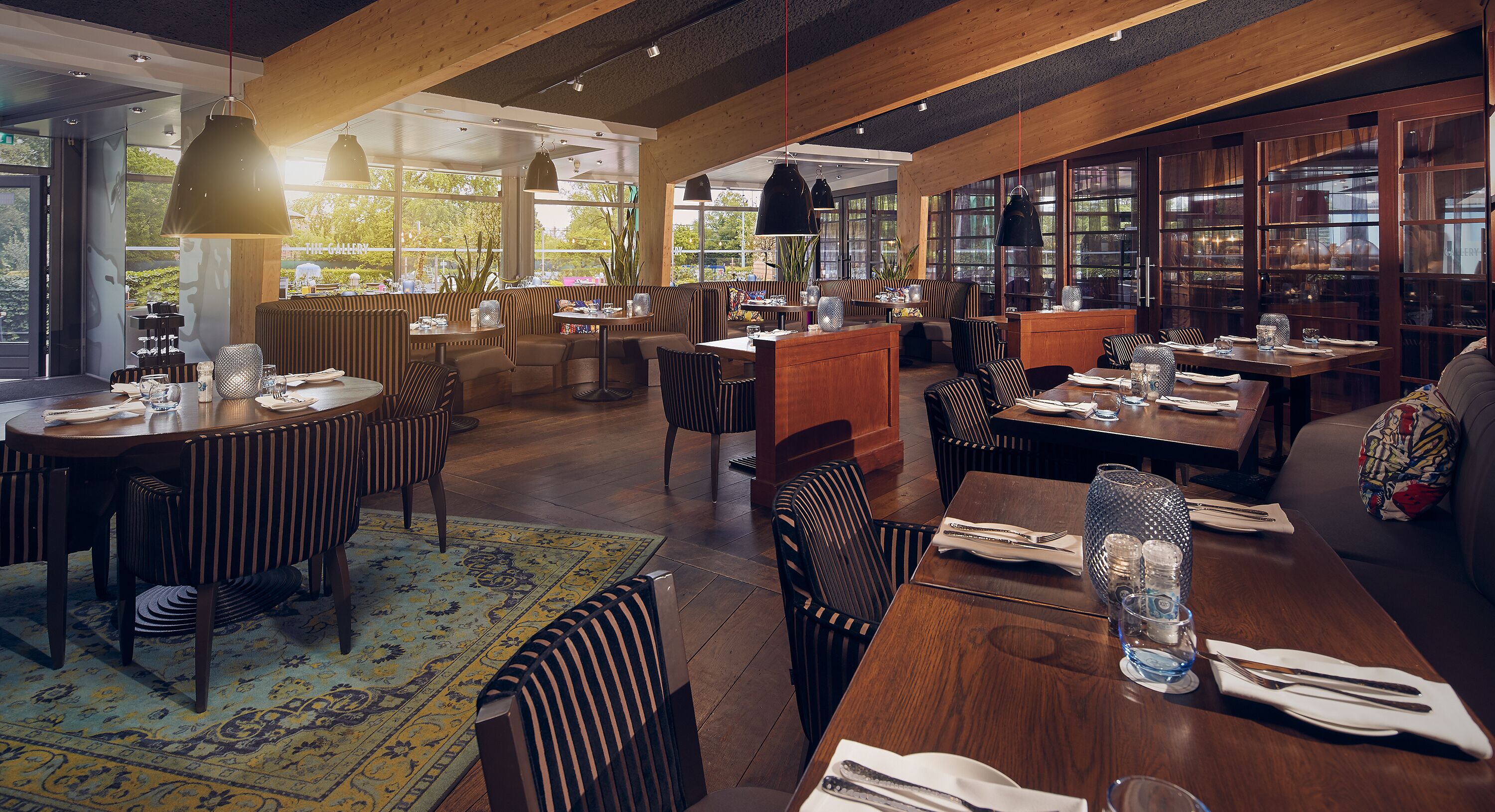 Breakfast, lunch, dinner served; international cuisine, garden views 