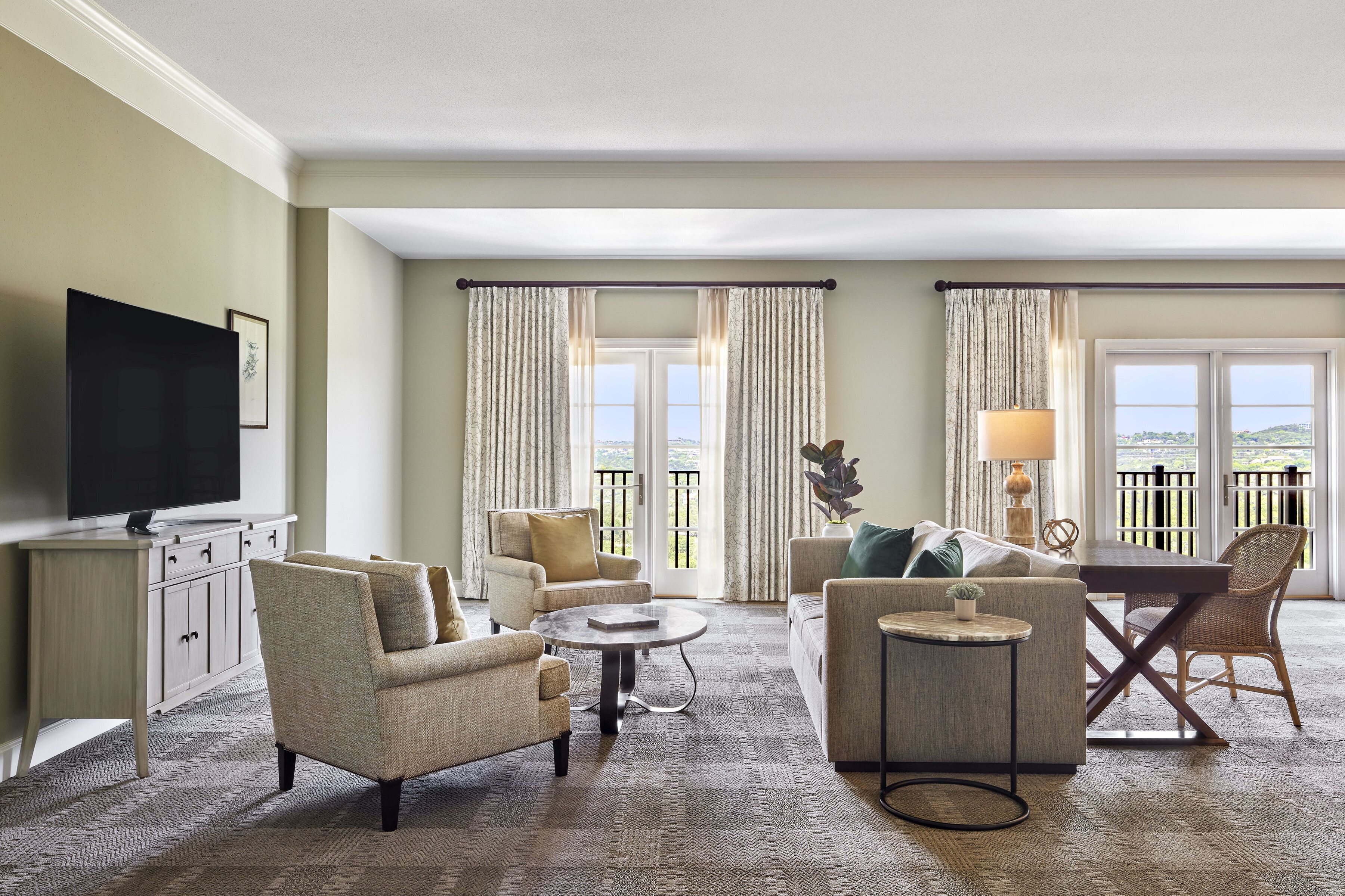 Suite, 1 King Bed, Balcony (Clubhouse) | Premium bedding, in-room safe, desk, laptop workspace