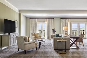 Suite, 1 King Bed, Balcony (Clubhouse) | Premium bedding, in-room safe, desk, laptop workspace - Omni Barton Creek Resort & Spa Austin (Austin)