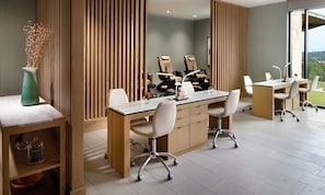 Couples treatment rooms, sauna, hot tub, steam room, body treatments