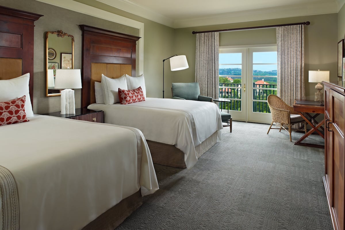 Premium bedding, in-room safe, desk, laptop workspace