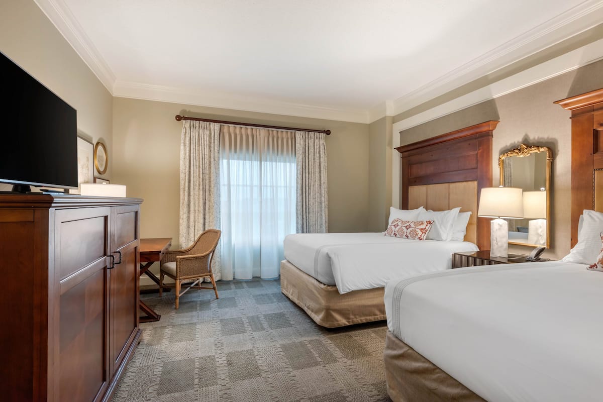 Premium bedding, in-room safe, desk, laptop workspace
