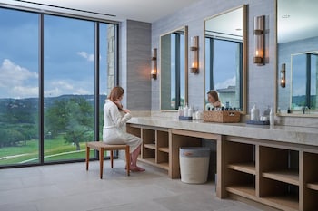 Couples treatment rooms, sauna, hot tub, steam room, body treatments at Omni Barton Creek Resort & Spa Austin