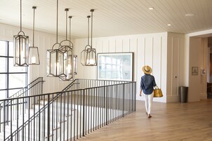 3 bars/lounges, sports bar