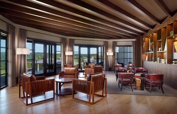 3 bars/lounges, sports bar at Omni Barton Creek Resort & Spa Austin