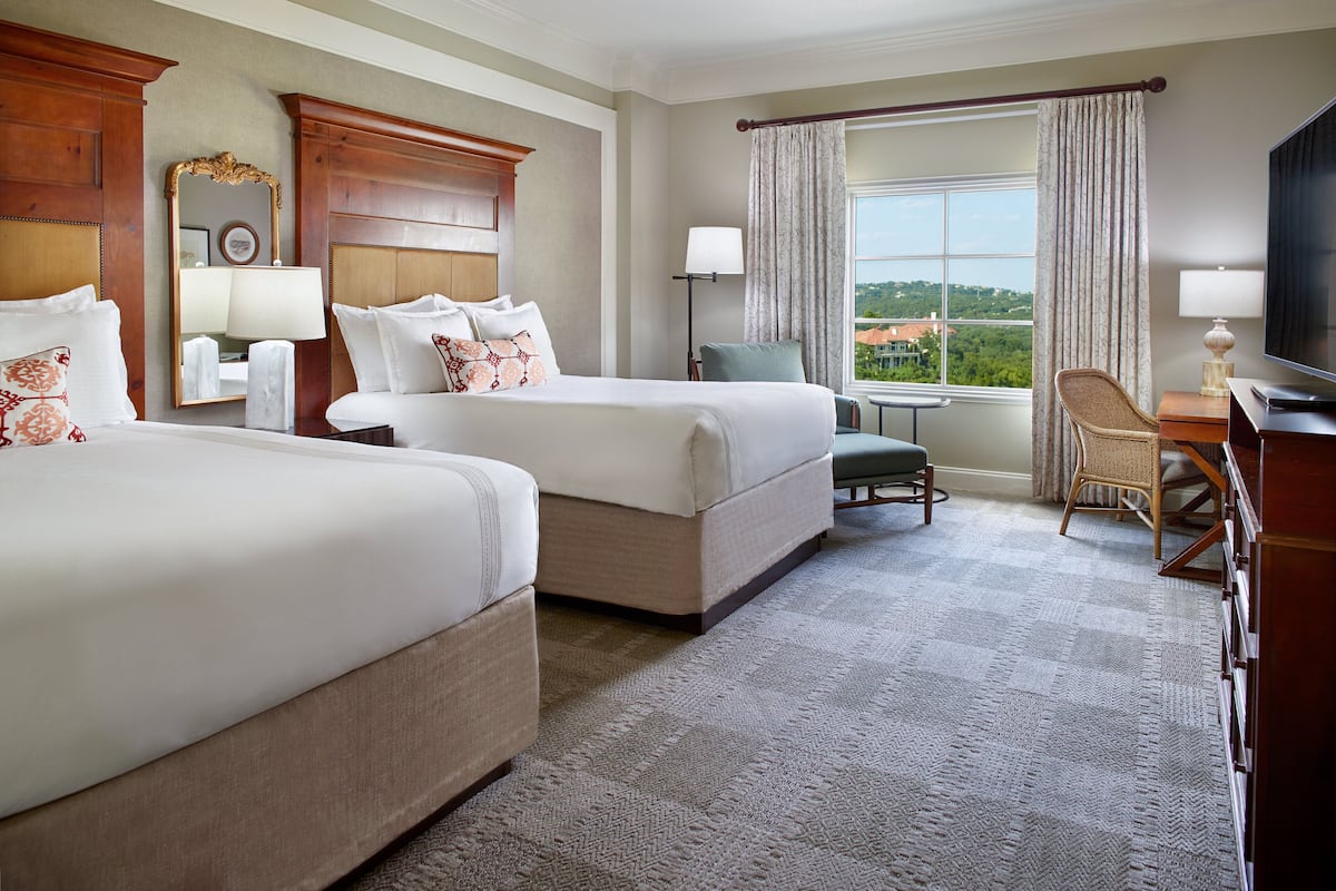 Premium bedding, in-room safe, desk, laptop workspace