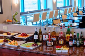 Concierge Room, Room, 1 King Bed | Lounge - Marriott Milwaukee West (Waukesha)