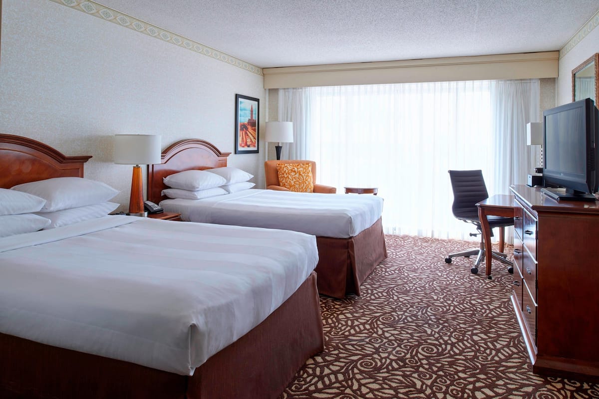 Premium bedding, in-room safe, desk, laptop workspace