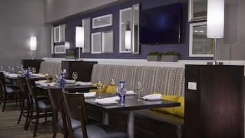 Café da manhã completo todos os dias mediante uma taxa