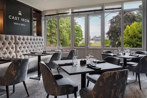 Breakfast, dinner served; British cuisine, garden views