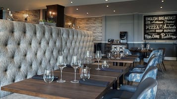 Breakfast, dinner served; British cuisine, garden views