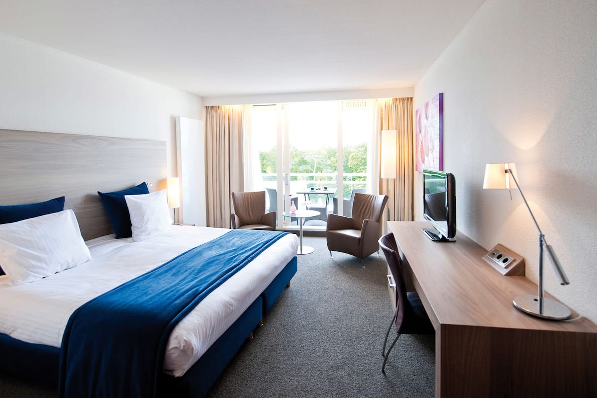 Minibar, in-room safe, desk, blackout drapes