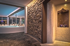 Indoor spa tub