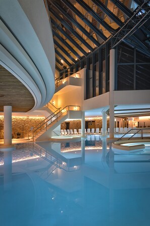 Indoor spa tub