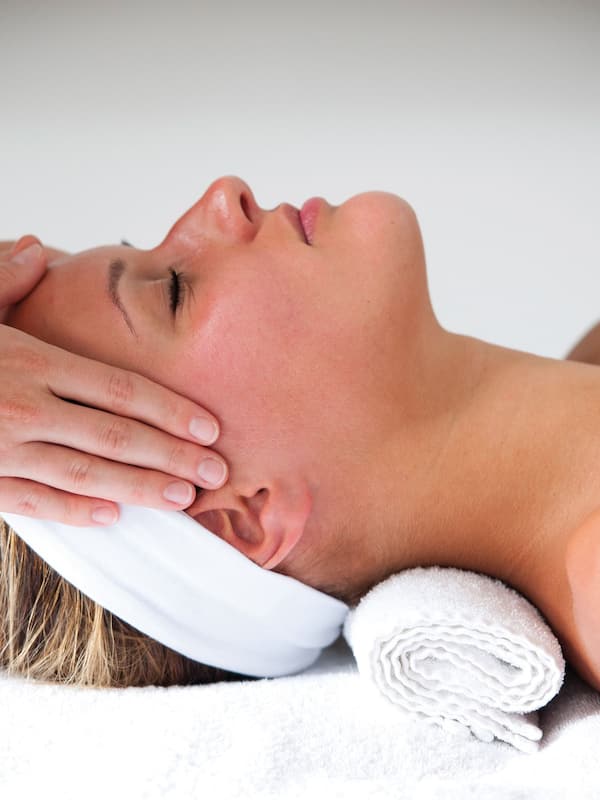 Couples treatment room(s), hot tub, steam room