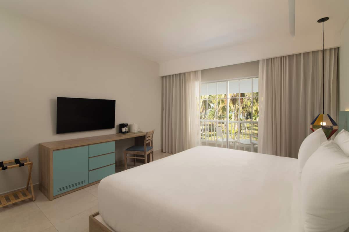 Club Room, 1 King Bed, Ocean View | 2 bedrooms, pillowtop beds, minibar, in-room safe