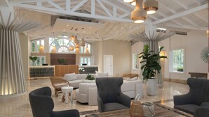 Een ruime lobby met moderne meubels, een grote potplant en een hoog plafond met zichtbare balken.