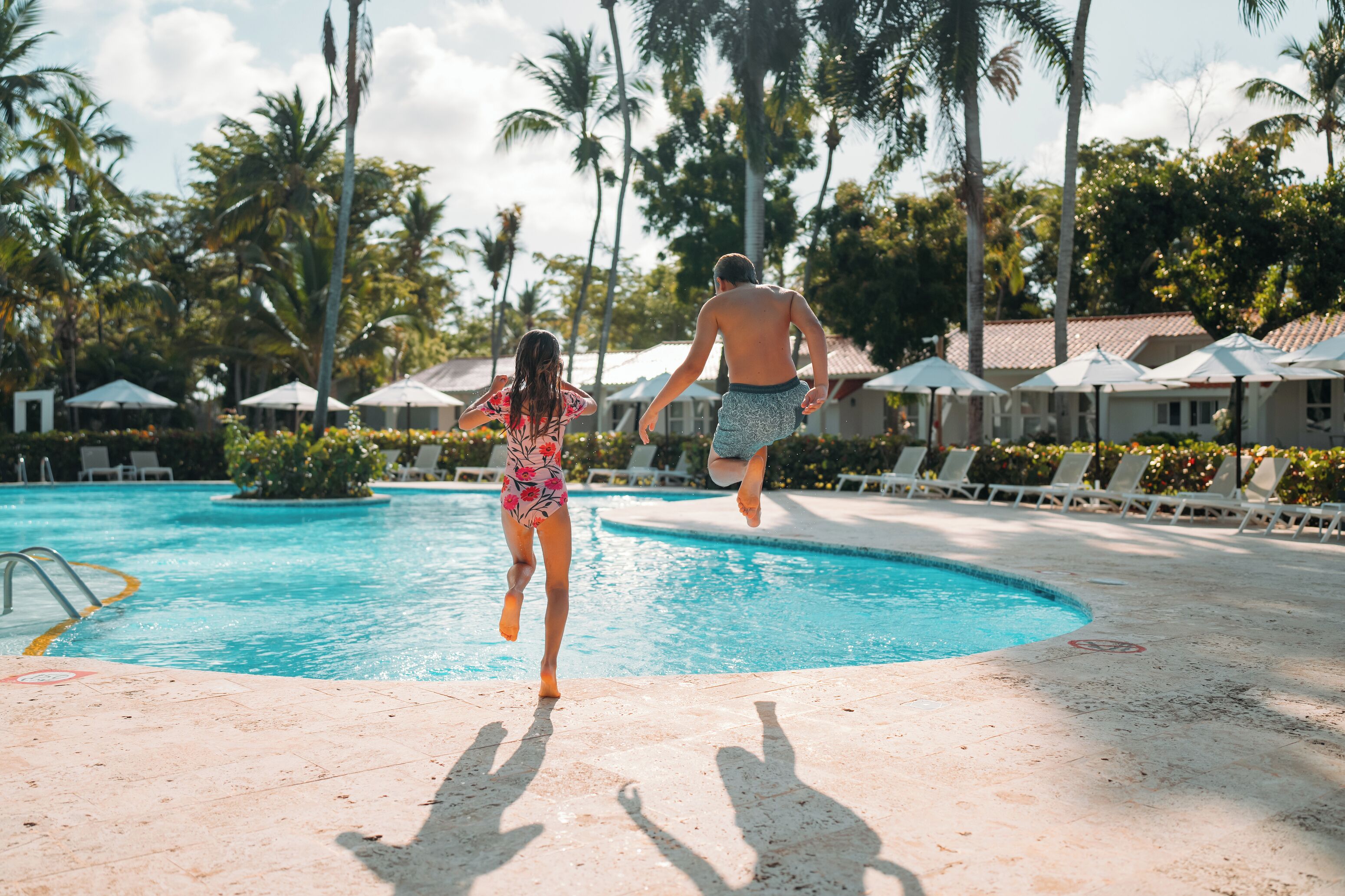 3 outdoor pools, pool umbrellas, pool loungers