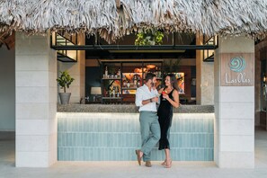 5 bars/lounges - Wyndham Alltra Samana All-Inclusive Resort (Las Galeras)