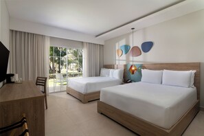 Habitación estándar, 2 camas dobles, vistas al jardín | 1 dormitorio, colchones con acolchado adicional, minibar y caja fuerte