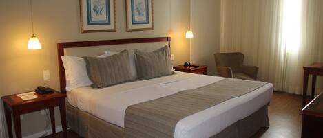 Deluxe-Zimmer, Meerblick | Minibar, Zimmersafe, Schreibtisch, laptopgeeigneter Arbeitsplatz