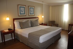 Deluxe Room, Sea View | Minibar, in-room safe, desk, laptop workspace