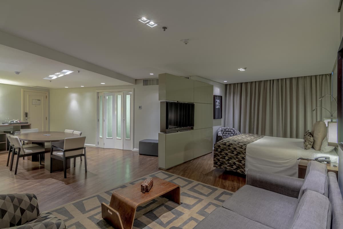 suite | minibar, in-room safe, desk, blackout curtains