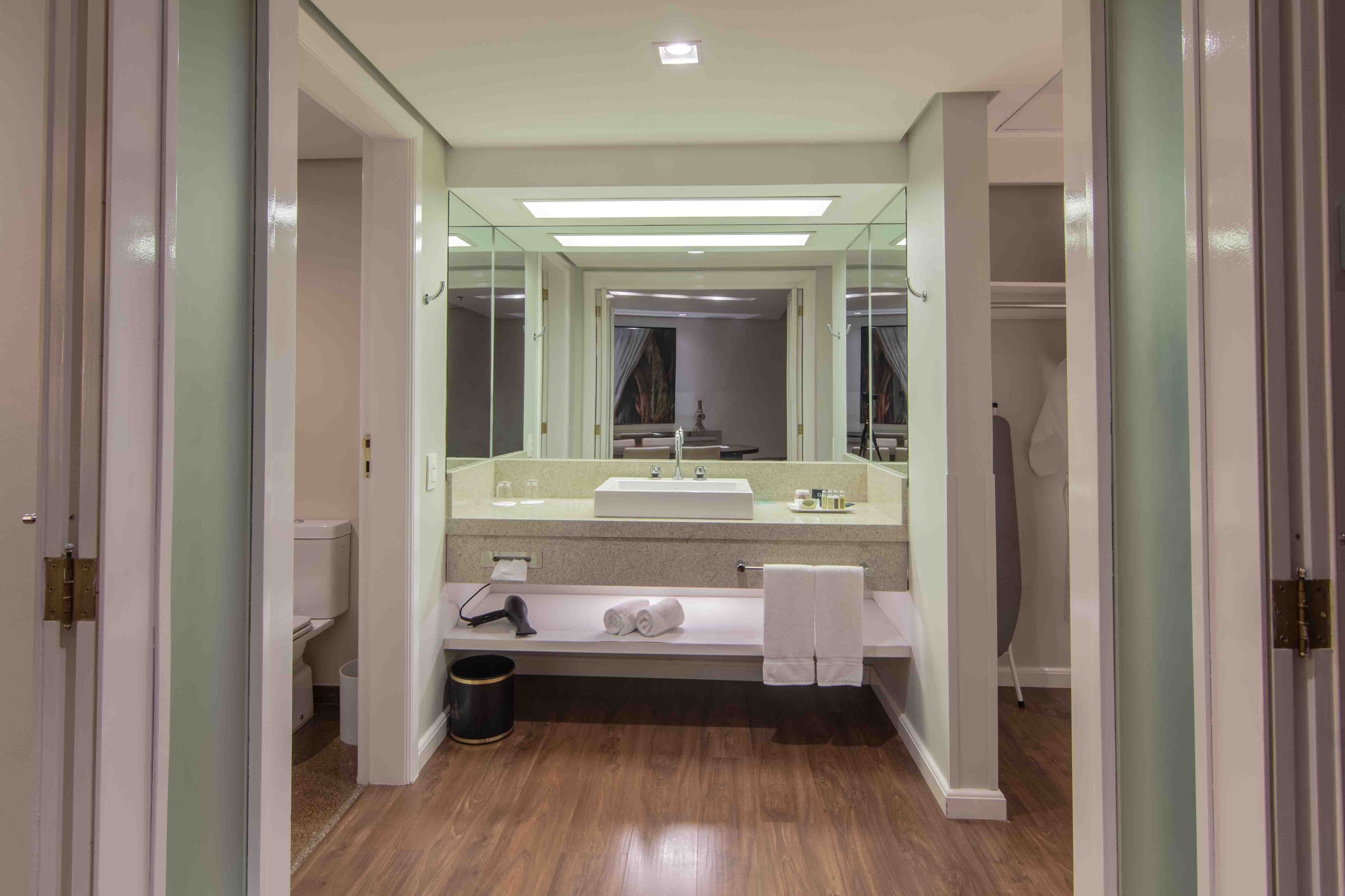 suite | minibar, in-room safe, desk, blackout curtains