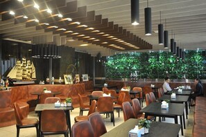 Se sirven desayunos, almuerzos, cenas y cocina china