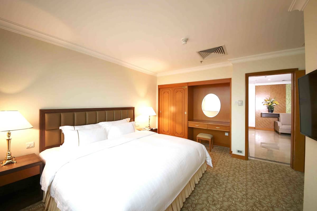 Deluxe Suite, 1 Queen Bed