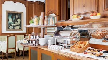 Colazione a buffet, servita tutte le mattine (19 EUR a persona)