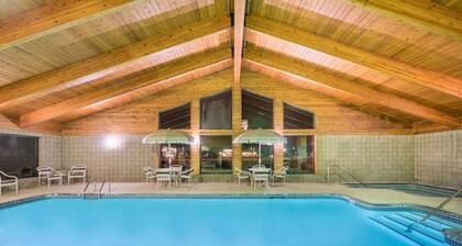 Days Inn & Suites by Wyndham Baxter Brainerd Area