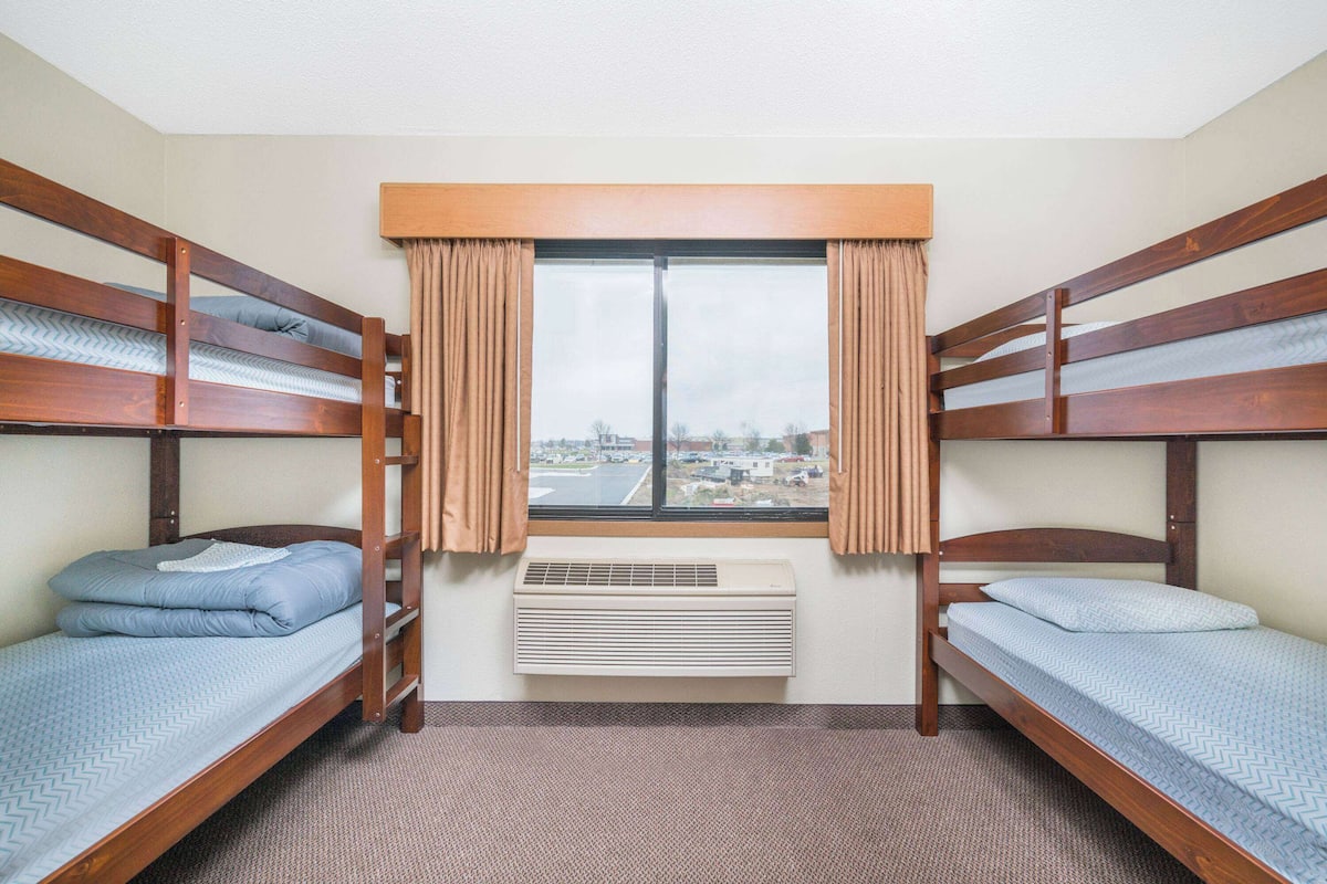 Suite, 2 Bedrooms, Non Smoking | Desk, laptop workspace, blackout drapes, soundproofing