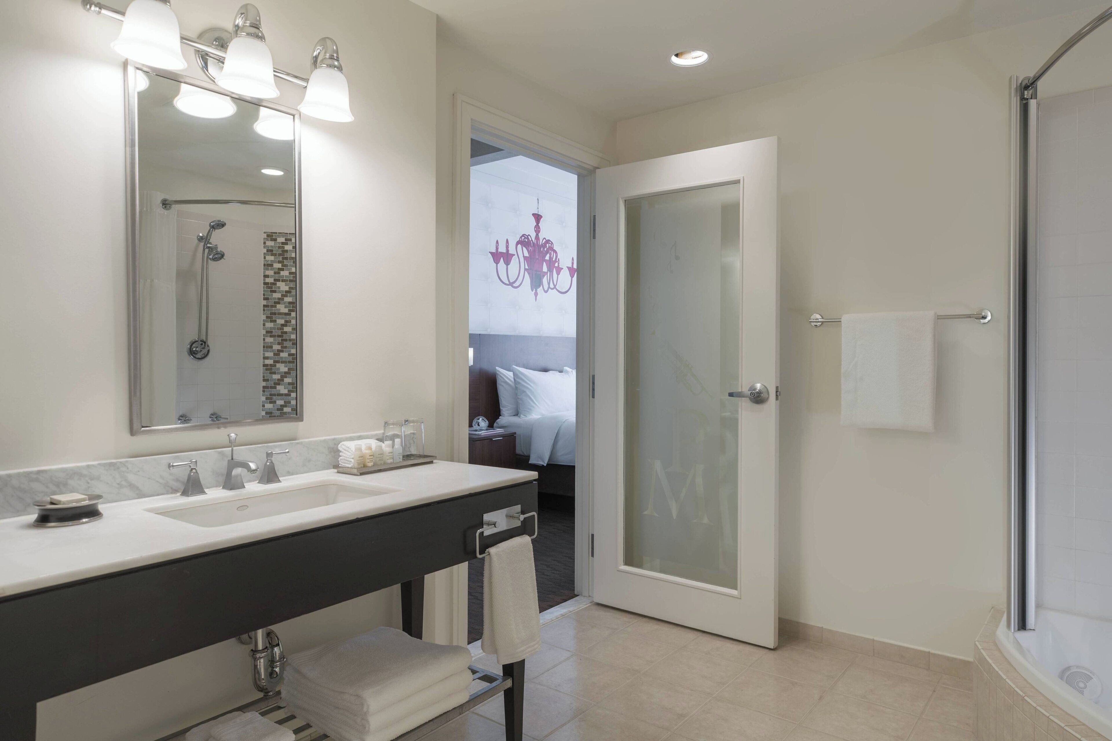 suite, 1 king bed, non smoking | bathroom | combined shower/bathtub, rainfall showerhead, free toiletries