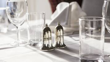 Breakfast, lunch, dinner served; international cuisine