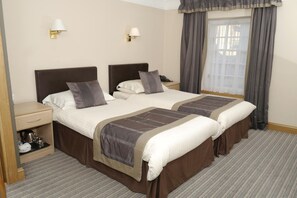 Free WiFi, bed sheets - Burnett Arms Hotel (Banchory)