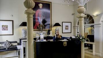 ฝ่ายต้อนรับ