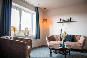 Junior-Suite, 1 Schlafzimmer | Individuell dekoriert, Schreibtisch, schallisolierte Zimmer