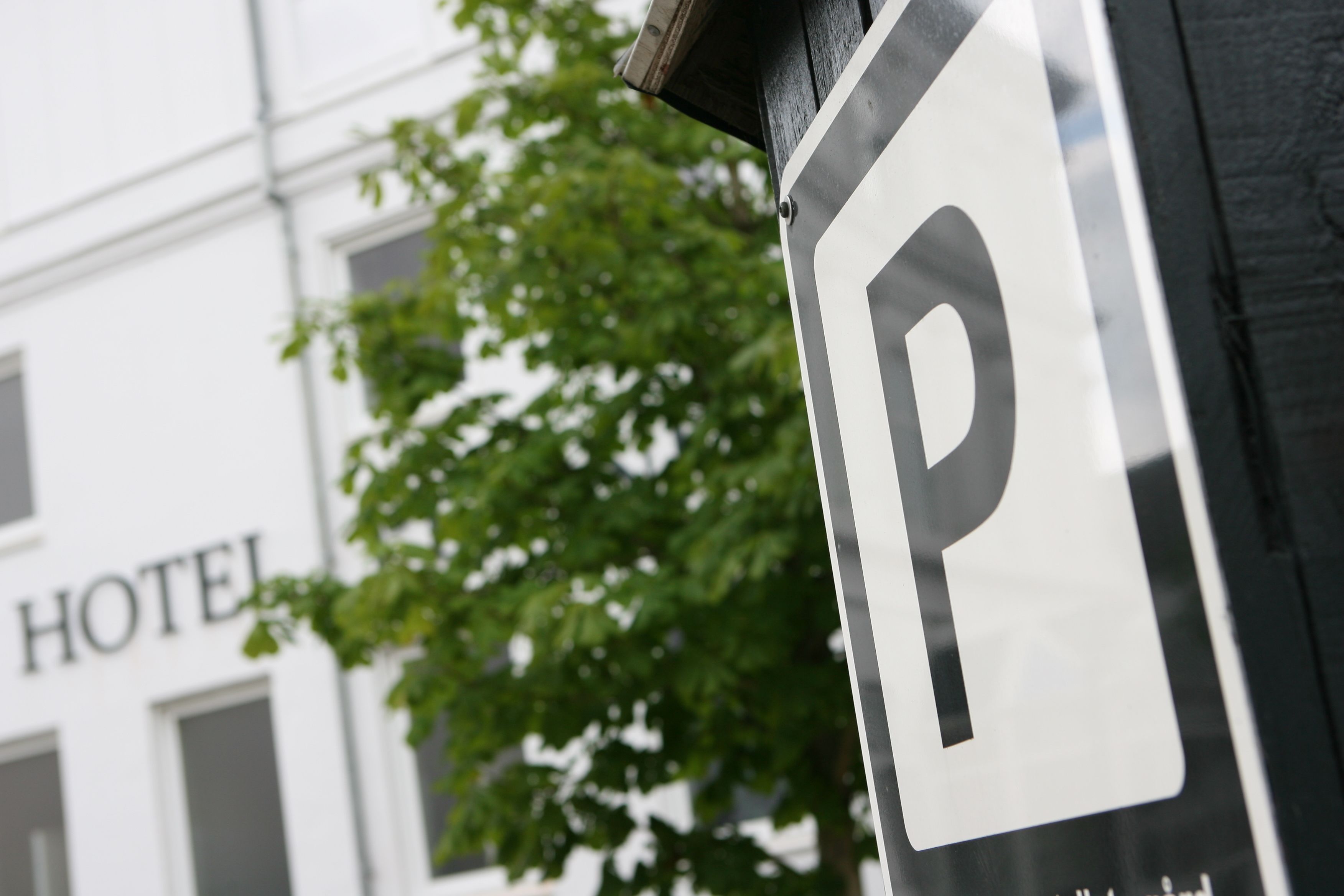 A parking sign with a 'P' indicating a parking area.