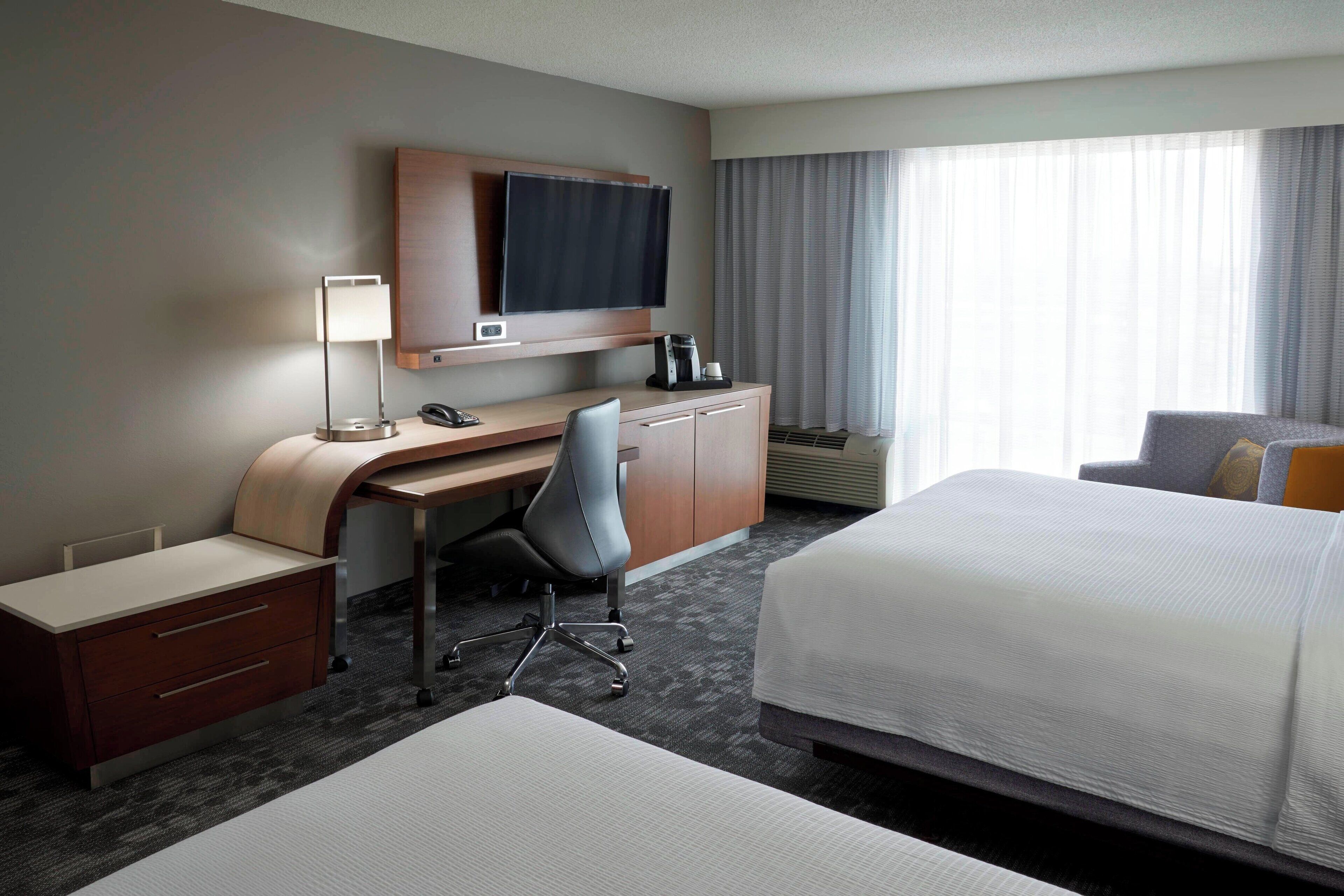 Photo - Courtyard by Marriott Toronto Airport