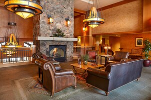 Área de estar no saguão