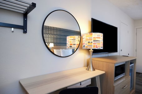 Premium bedding, individually furnished, free WiFi, bed sheets. Olentangy Motor Inn
