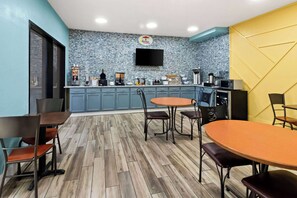 Free daily continental breakfast - Super 8 by Wyndham Vandalia/Dayton International Airport (Vandalia)