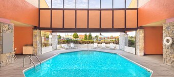 ซุปเปอร์ 8 บายวินด์แฮม วันดาเลีย/สนามบินนานาชาติเดย์ตัน