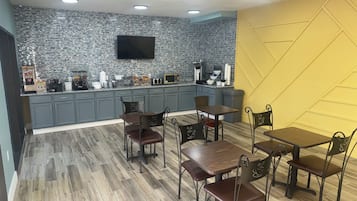 Free daily continental breakfast