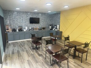 Free daily continental breakfast 