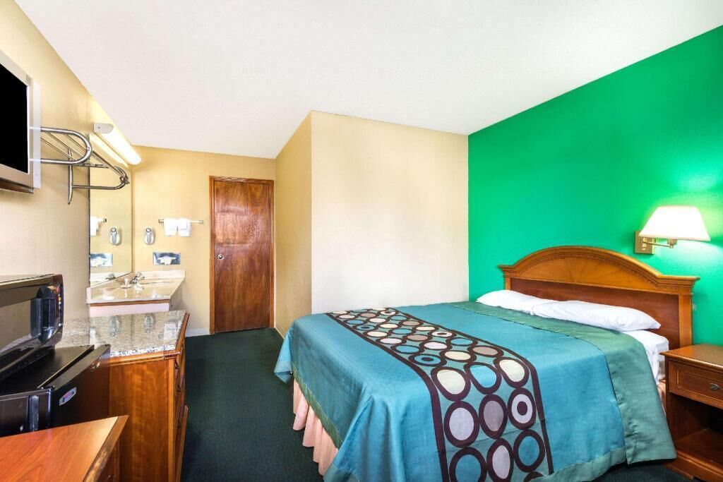 Desk, blackout curtains, iron/ironing board, free Internet