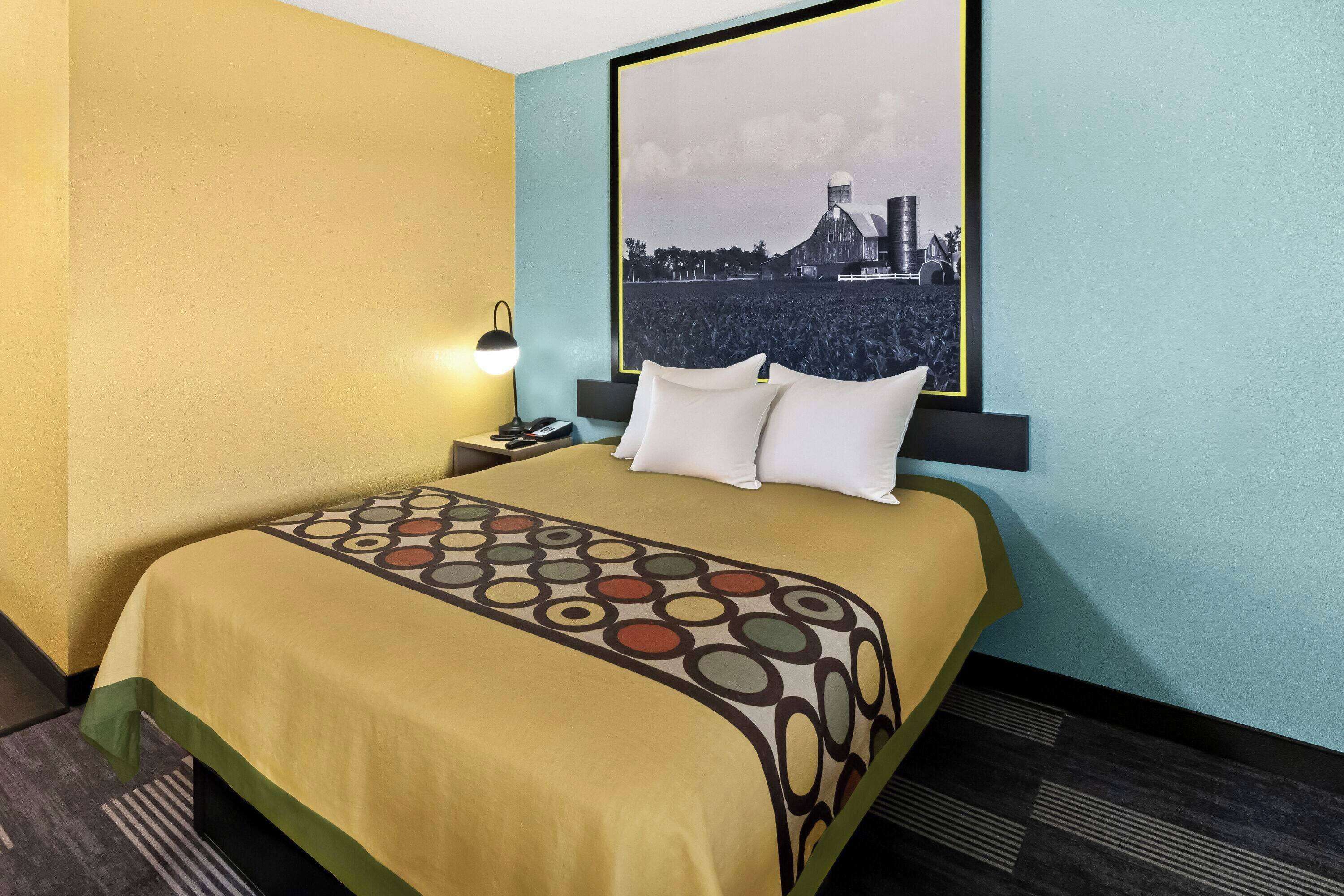 Standard Room, 1 Queen Bed