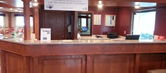 Days Inn & Suites by Wyndham Monroe