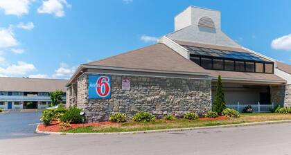 Motel 6 Southgate, MI - Detroit